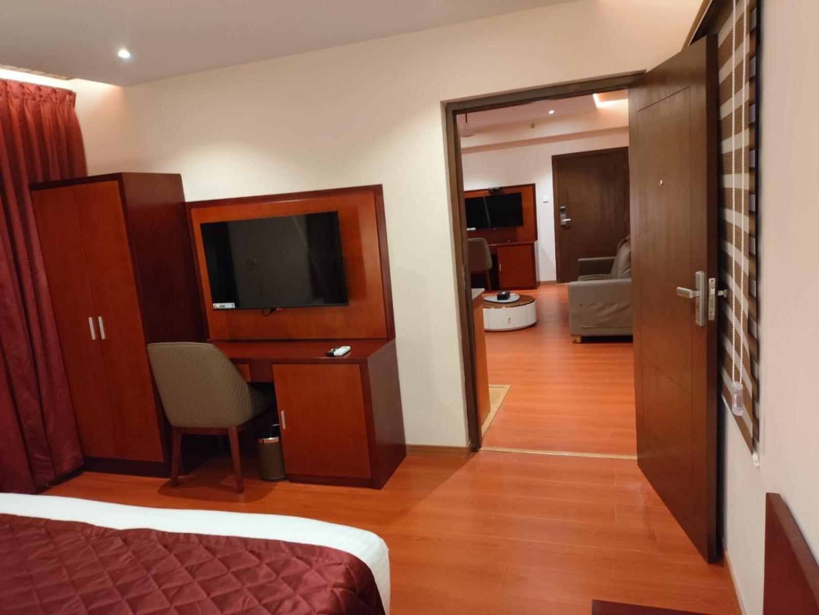 Park Avenue Hotel & Apartments Trichy Tiruchirappalli Exterior foto